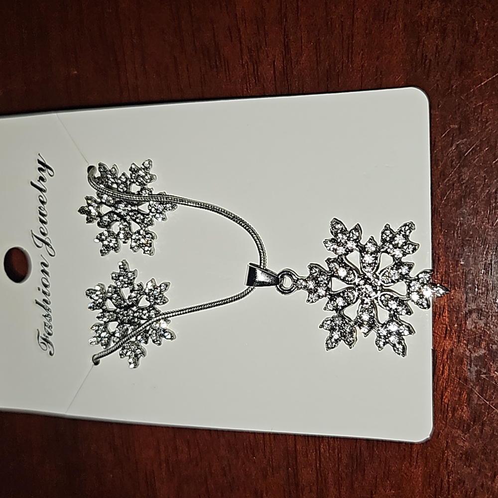 Out of stock - Snowflake necklace and earrings set new in package NWT